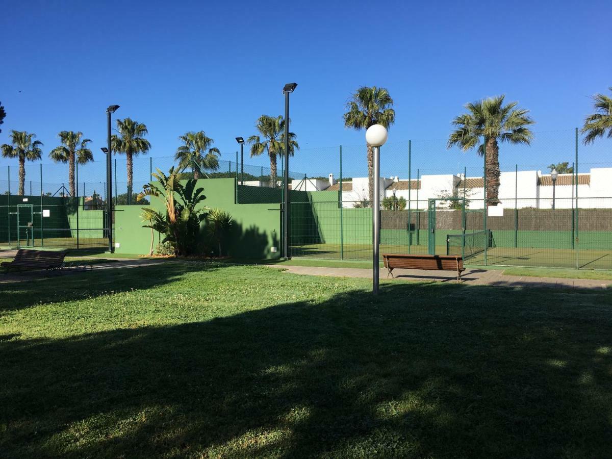 Вилла Novo Sancti Petri - Adosado Residencial El Trebol - Chiclana Чиклана-де-ла-Фронтера Экстерьер фото