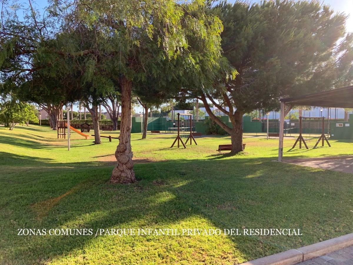 Вилла Novo Sancti Petri - Adosado Residencial El Trebol - Chiclana Чиклана-де-ла-Фронтера Экстерьер фото